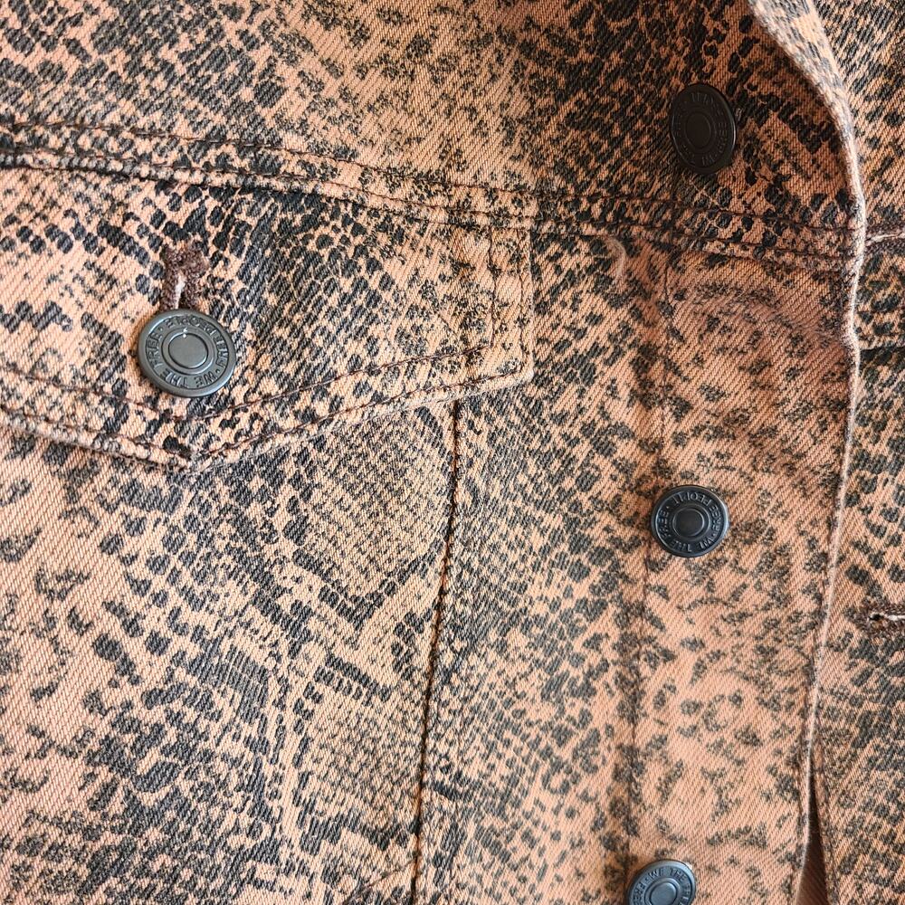 Free People Snake Trucker Jean Denim Jacket Relax Fit Brown Black Small Like New - Picture 5 of 5